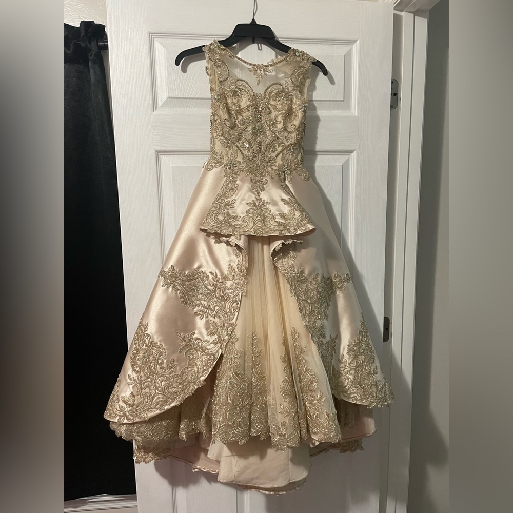 Size 6 Little Mary’s pageant dress.